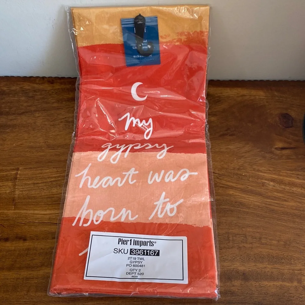 NIP Pier 1 My Gypsy Soul Was Born To Roam Tea Towels 18x28